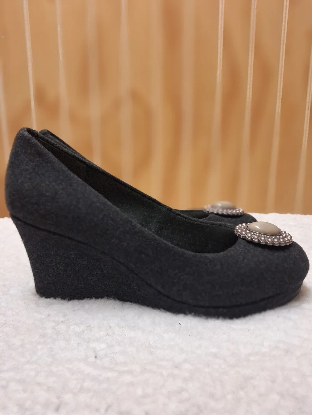 NEW Lindsay Phillips Wedge Pumps with Jeweled Brooch - Gray 7